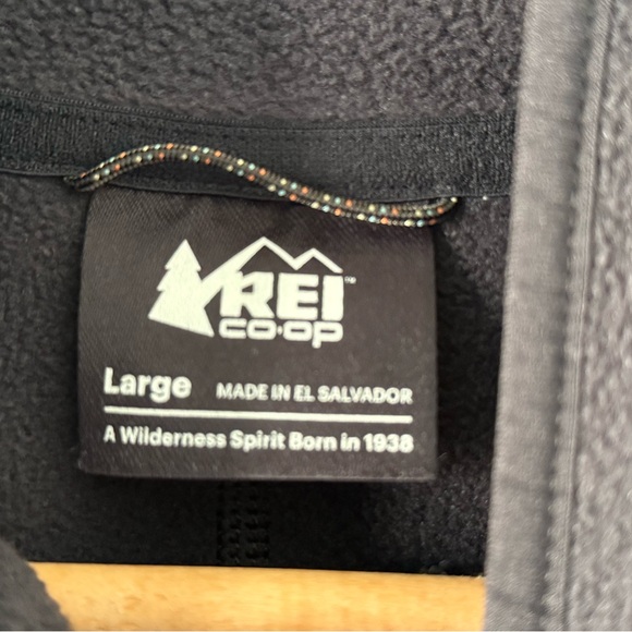 REI Women’s Trailmade Fleece in Black - Picture 3 of 4
